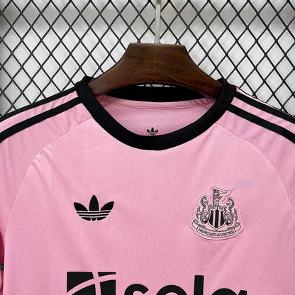 Newcastle maillot rose 2026 2027